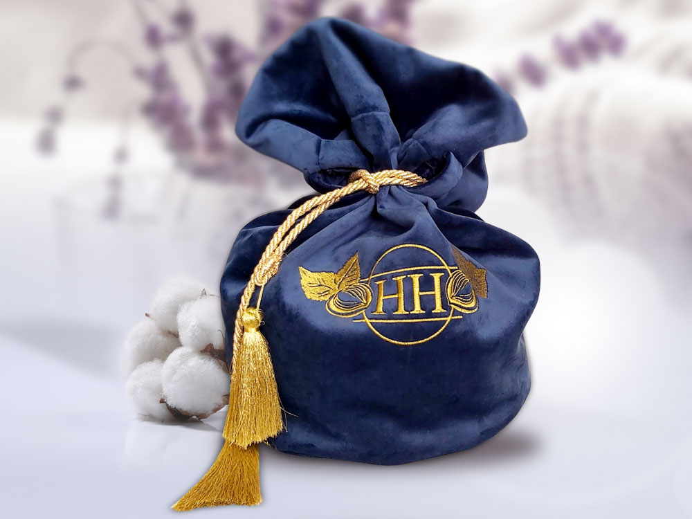 Бродирано лого HH от HRS Collections